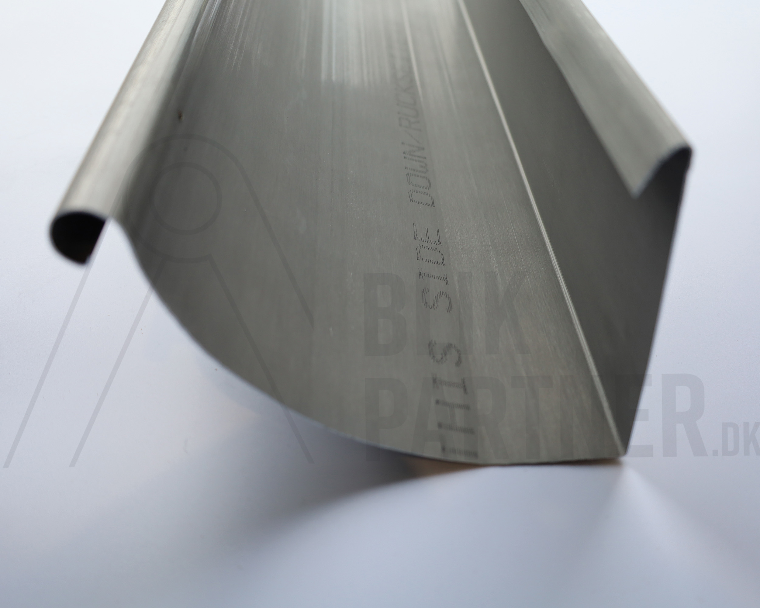 Tagrende, 1/4 rund, 400, Zink, VM Quartz, 0,70x3000
